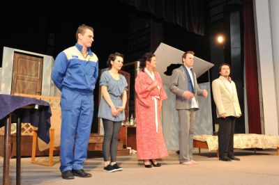 Premiéra divadelnej hry „ BOSÉ NOHY V PARKU “